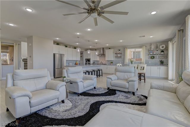 8030 Foxfield Springs Street, Las Vegas, NV 89166