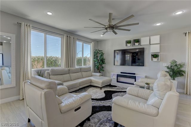 8030 Foxfield Springs Street, Las Vegas, NV 89166