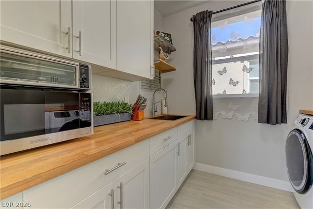 8030 Foxfield Springs Street, Las Vegas, NV 89166