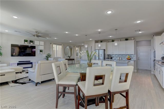 8030 Foxfield Springs Street, Las Vegas, NV 89166