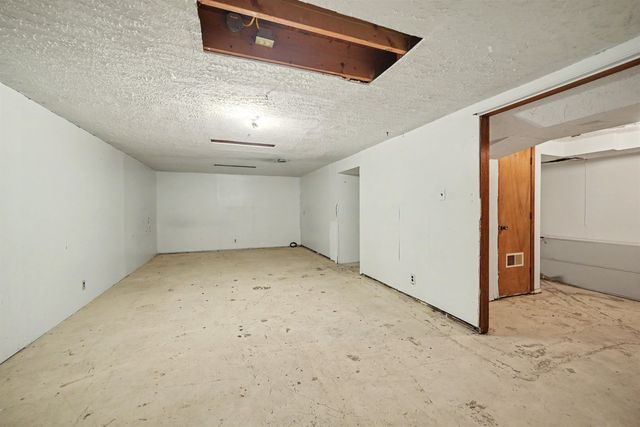 745 Willow, Salina, KS 67401