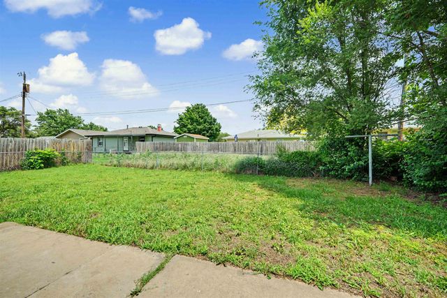 745 Willow, Salina, KS 67401