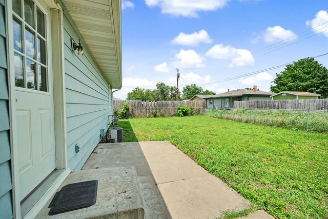 745 Willow, Salina, KS 67401