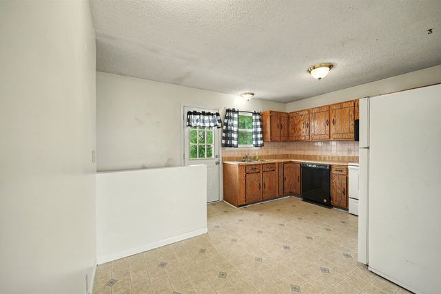 745 Willow, Salina, KS 67401