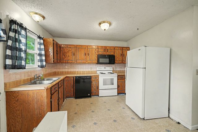 745 Willow, Salina, KS 67401