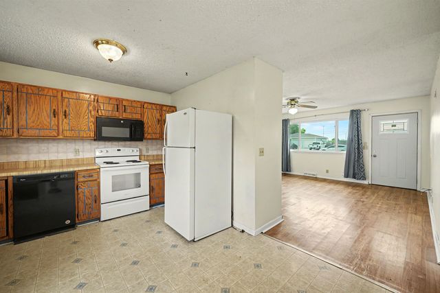 745 Willow, Salina, KS 67401