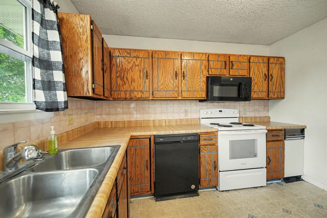 745 Willow, Salina, KS 67401