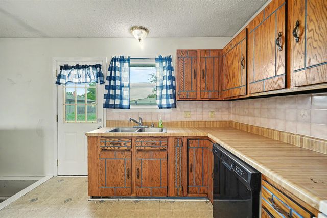 745 Willow, Salina, KS 67401