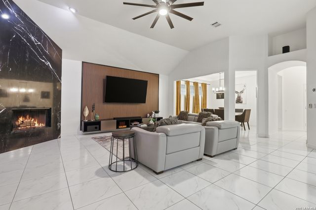 19122 E Birdsong, San Antonio, TX 78258