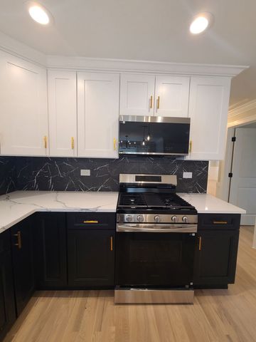 9028 Meade Avenue, Oak Lawn, IL 60453