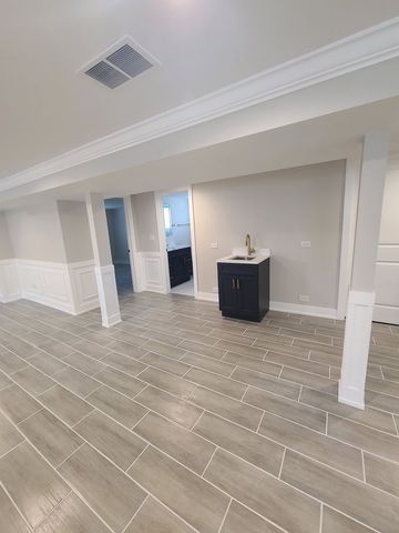 9028 Meade Avenue, Oak Lawn, IL 60453