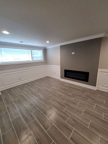 9028 Meade Avenue, Oak Lawn, IL 60453