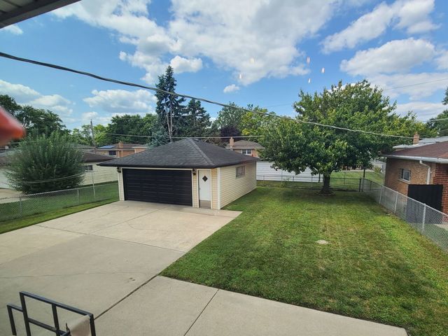 9028 Meade Avenue, Oak Lawn, IL 60453