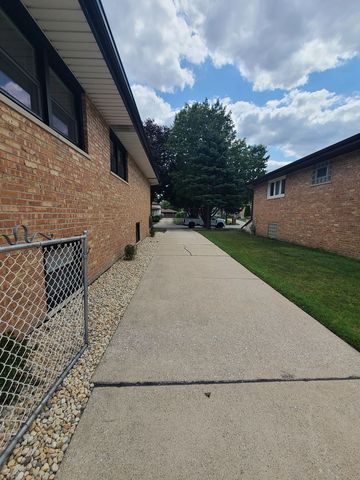 9028 Meade Avenue, Oak Lawn, IL 60453