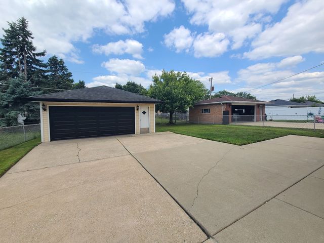 9028 Meade Avenue, Oak Lawn, IL 60453