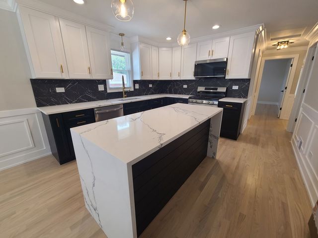 9028 Meade Avenue, Oak Lawn, IL 60453