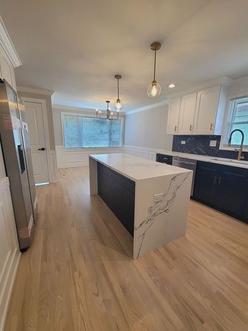 9028 Meade Avenue, Oak Lawn, IL 60453