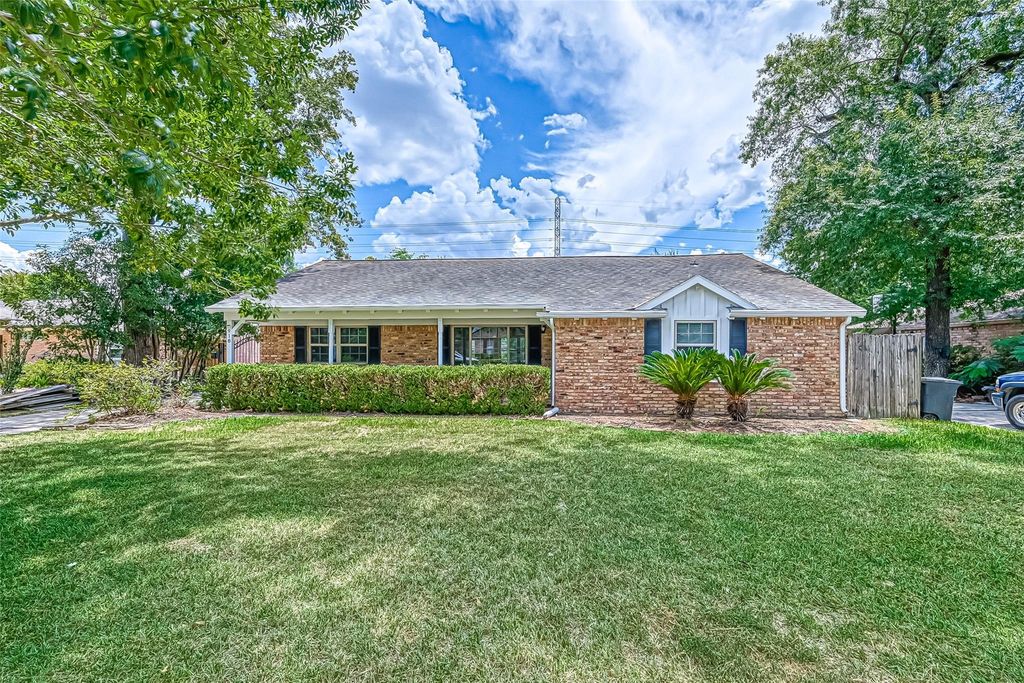 918 Wycliffe Drive, Houston, TX 77079