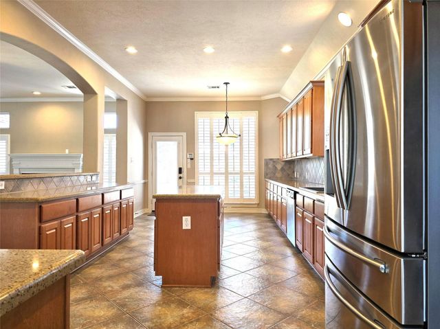 1813 Sandy Lake Drive, Friendswood, TX 77546