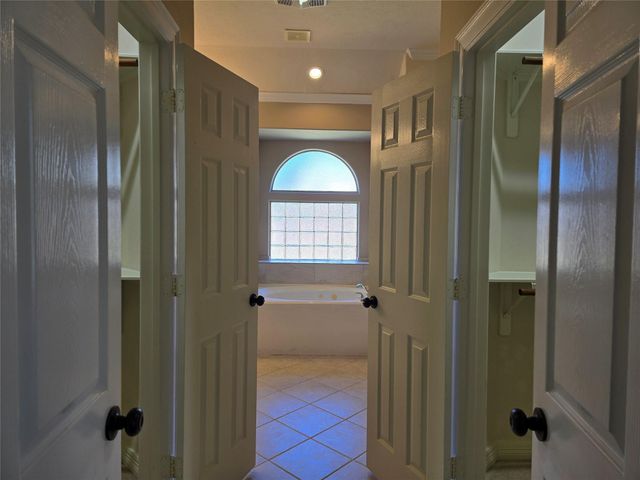 1813 Sandy Lake Drive, Friendswood, TX 77546