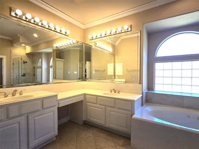 1813 Sandy Lake Drive, Friendswood, TX 77546