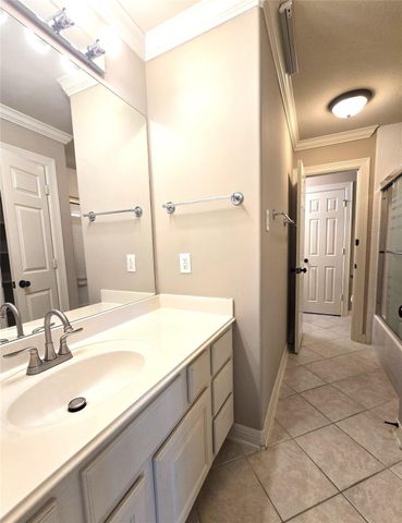 1813 Sandy Lake Drive, Friendswood, TX 77546