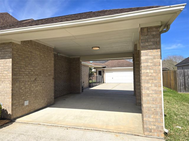 1813 Sandy Lake Drive, Friendswood, TX 77546