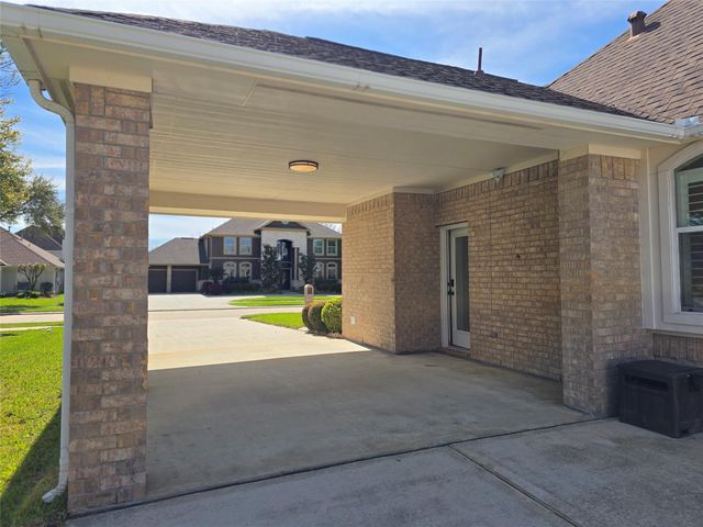 1813 Sandy Lake Drive, Friendswood, TX 77546