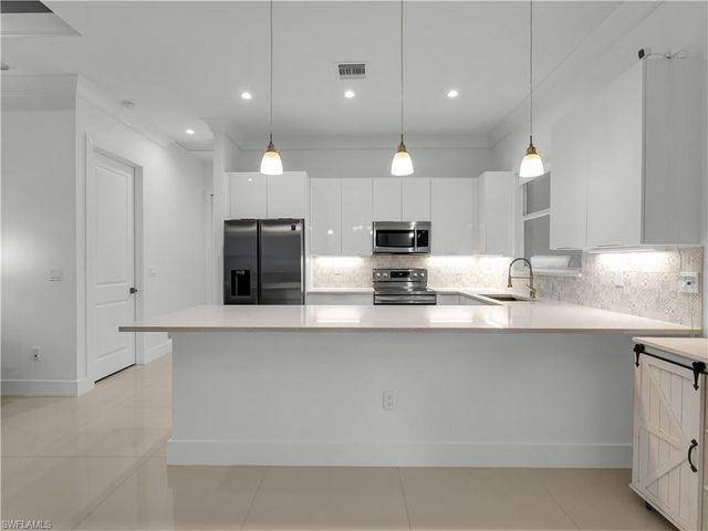 2991 18th AVE NE, Naples, FL 34120