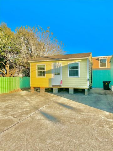 927 27th Street, Dickinson, TX 77539