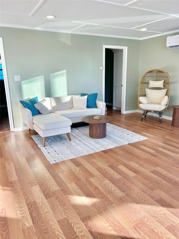 927 27th Street, Dickinson, TX 77539