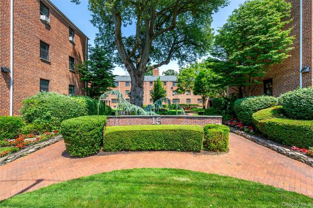 15 BEACH Roads 3A, Great Neck, NY 11023