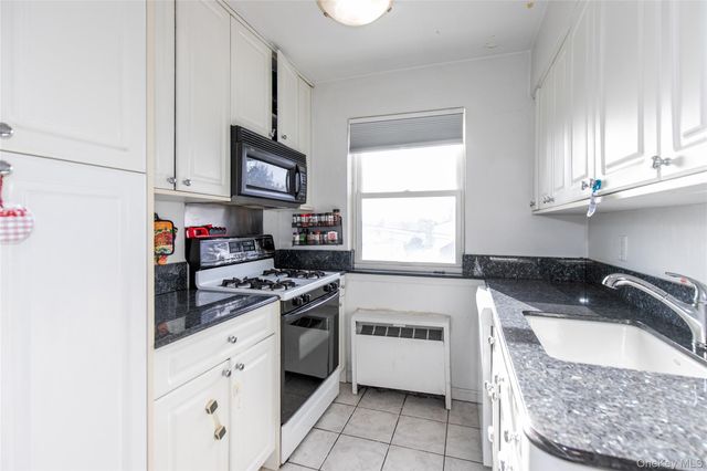 15 BEACH Roads 3A, Great Neck, NY 11023