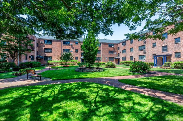 15 BEACH Roads 3A, Great Neck, NY 11023