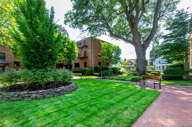 15 BEACH Roads 3A, Great Neck, NY 11023