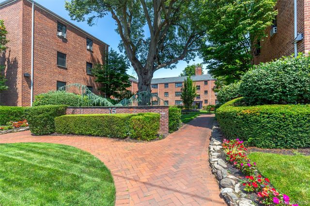 15 BEACH Roads 3A, Great Neck, NY 11023