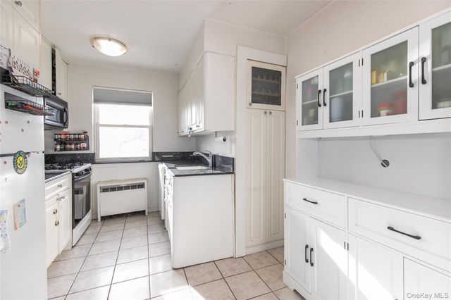 15 BEACH Roads 3A, Great Neck, NY 11023