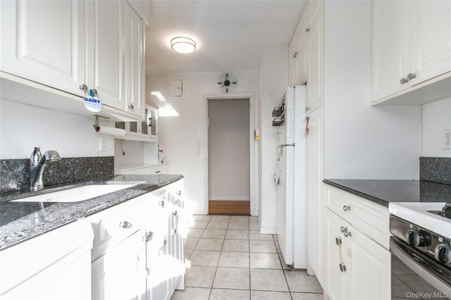 15 BEACH Roads 3A, Great Neck, NY 11023