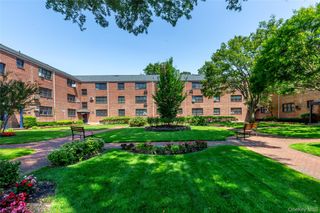 15 BEACH Roads 3A, Great Neck, NY 11023