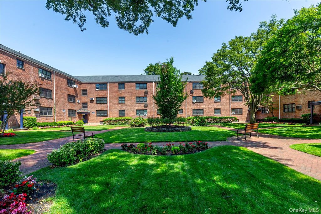 15 BEACH Roads 3A, Great Neck, NY 11023