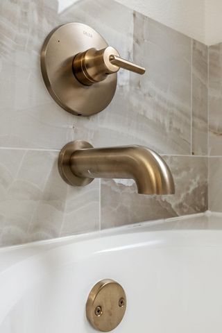 1305 Tudor House RD, Pflugerville, TX 78660