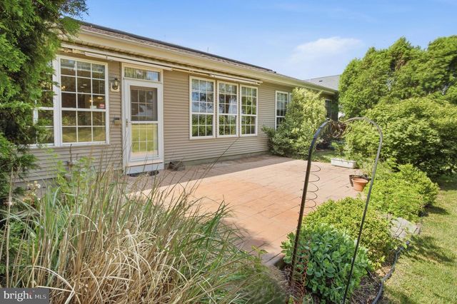 20 EVERETT DR, Columbus, NJ 08022