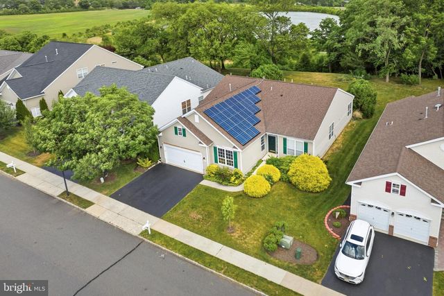 20 EVERETT DR, Columbus, NJ 08022
