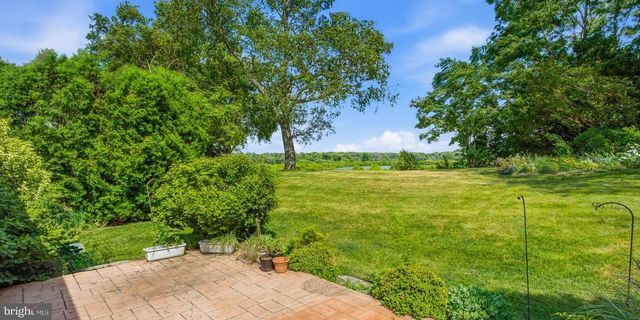 20 EVERETT DR, Columbus, NJ 08022