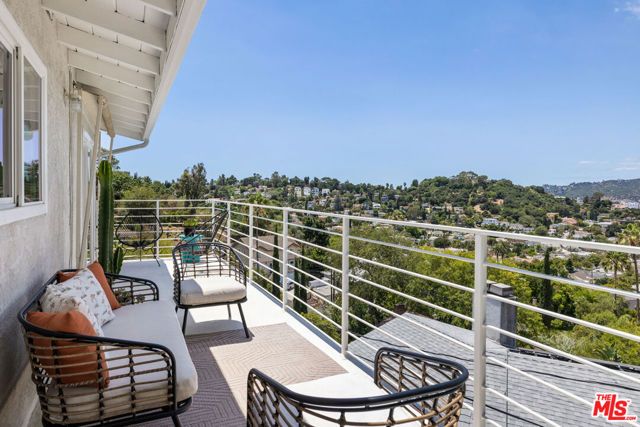 1241 Corona Drive, Glendale, CA 91205