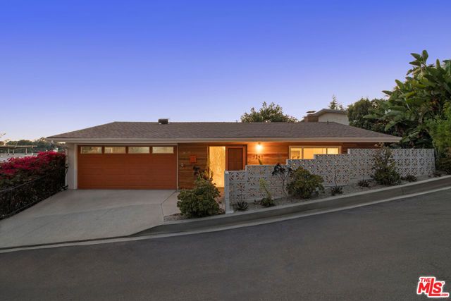1241 Corona Drive, Glendale, CA 91205