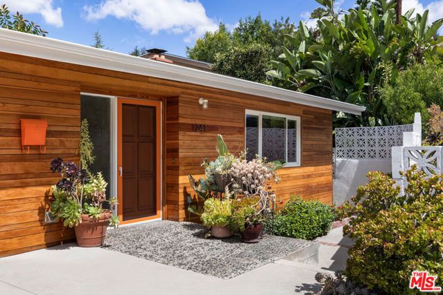 1241 Corona Drive, Glendale, CA 91205