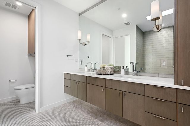 1010 W 10th ST 302, Austin, TX 78703