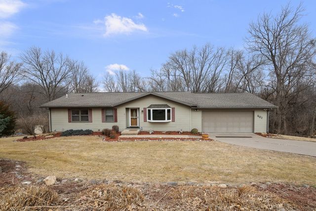 607 Reynolds Street, Le Claire, IA 52753