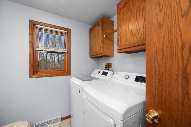 607 Reynolds Street, Le Claire, IA 52753